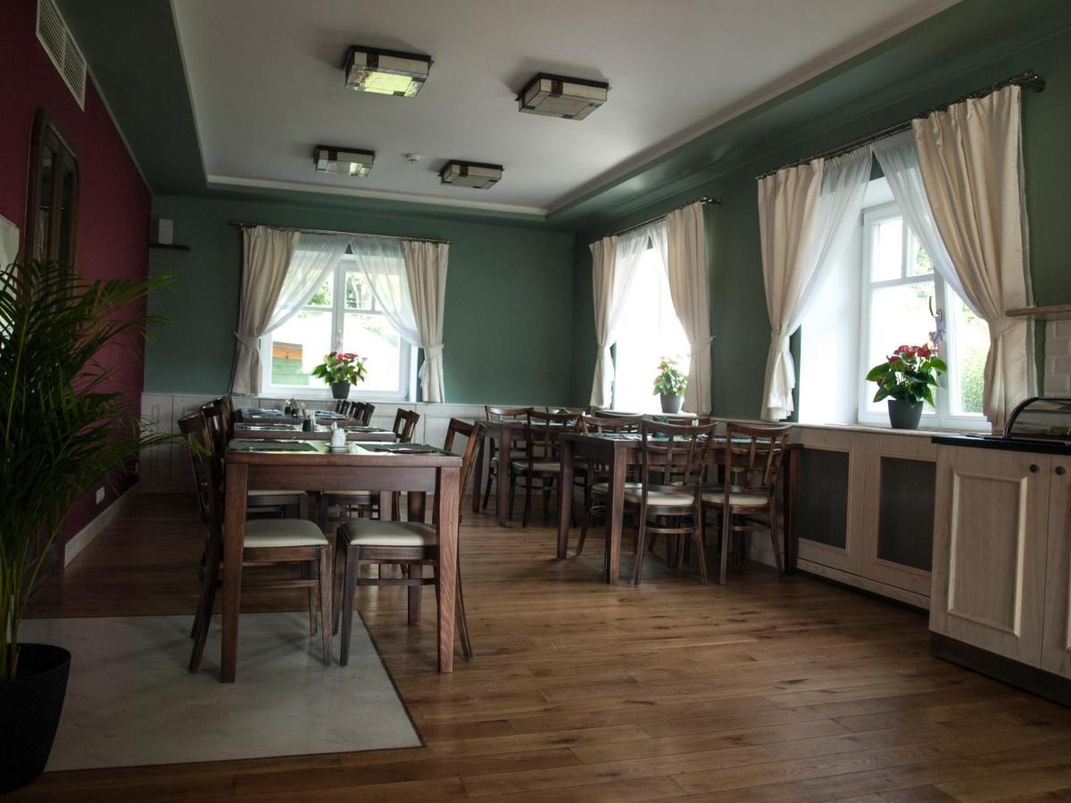 Hotel U Parku Горжовице Экстерьер фото