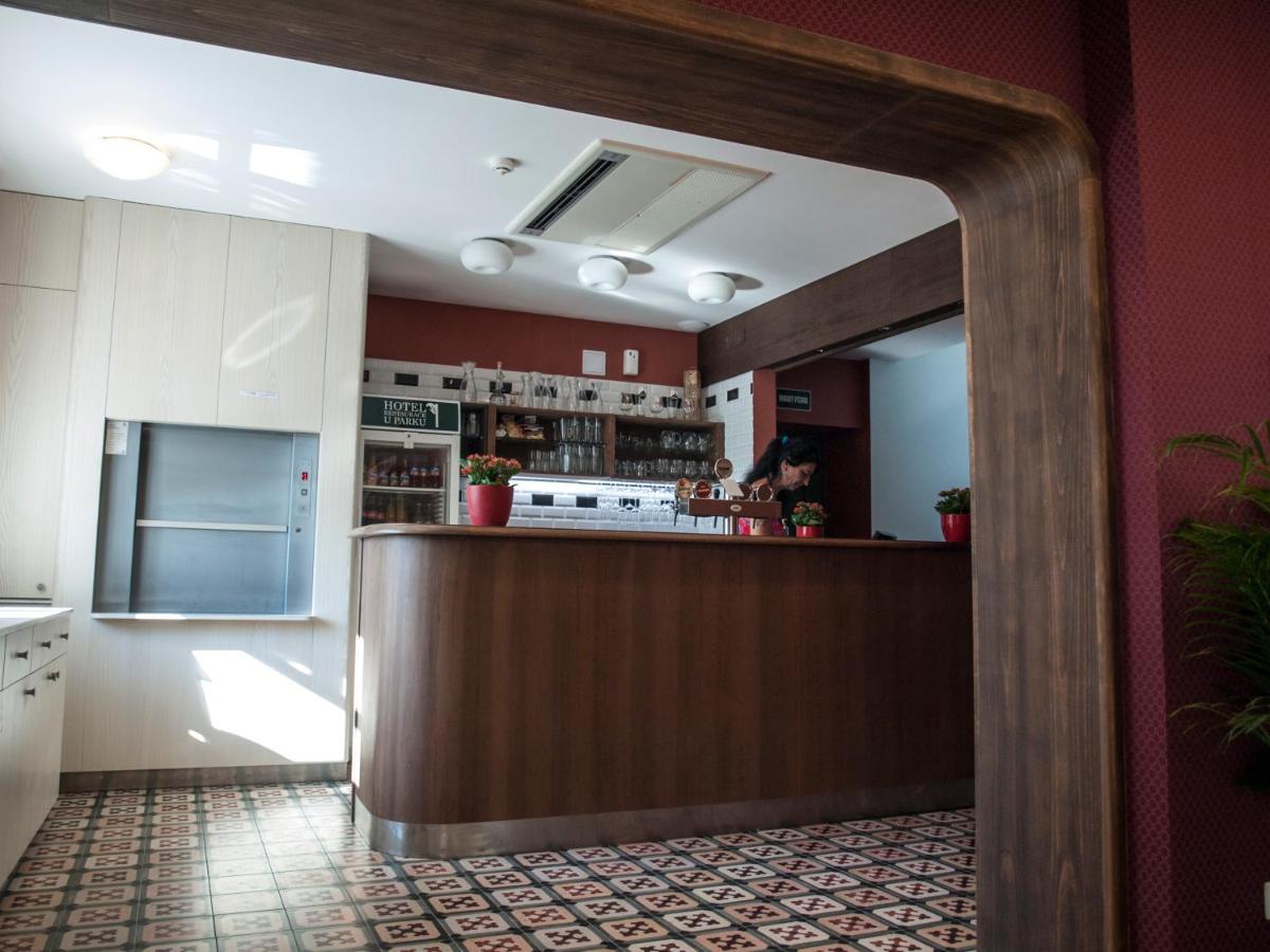 Hotel U Parku Горжовице Экстерьер фото