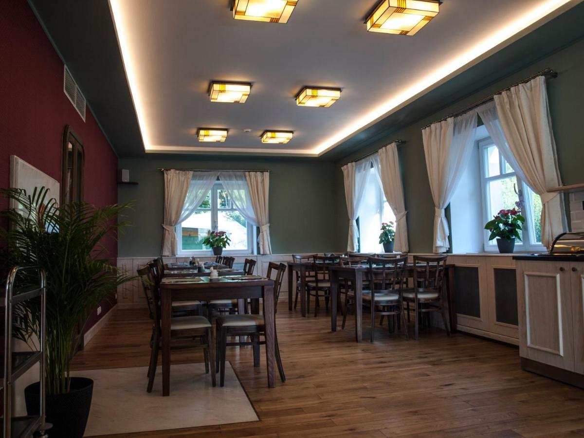 Hotel U Parku Горжовице Экстерьер фото