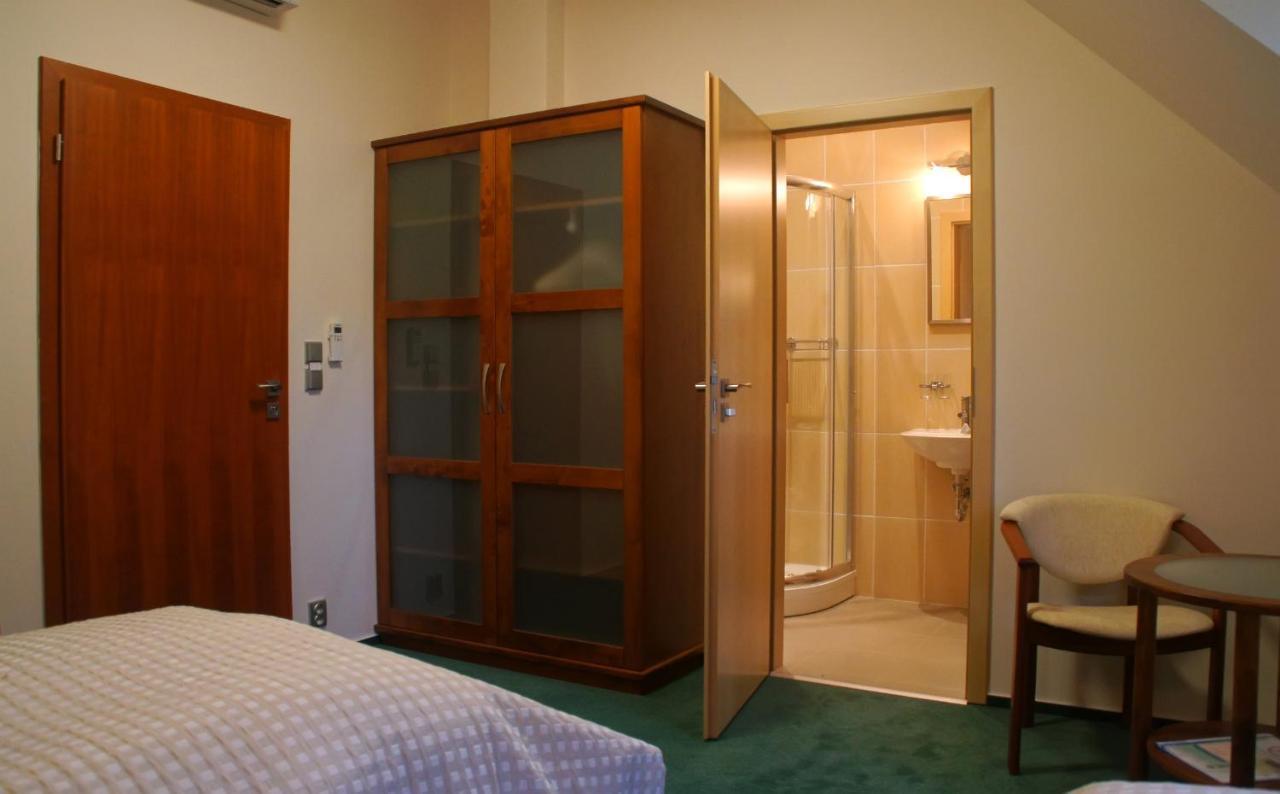 Hotel U Parku Горжовице Экстерьер фото