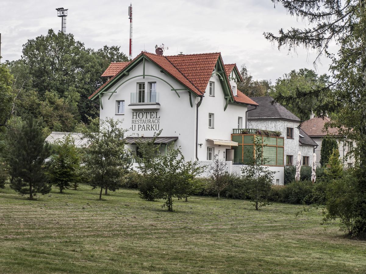 Hotel U Parku Горжовице Экстерьер фото