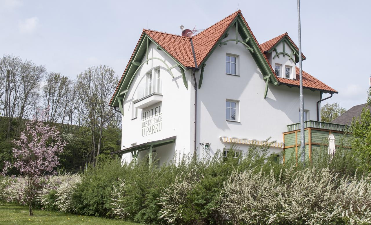 Hotel U Parku Горжовице Экстерьер фото